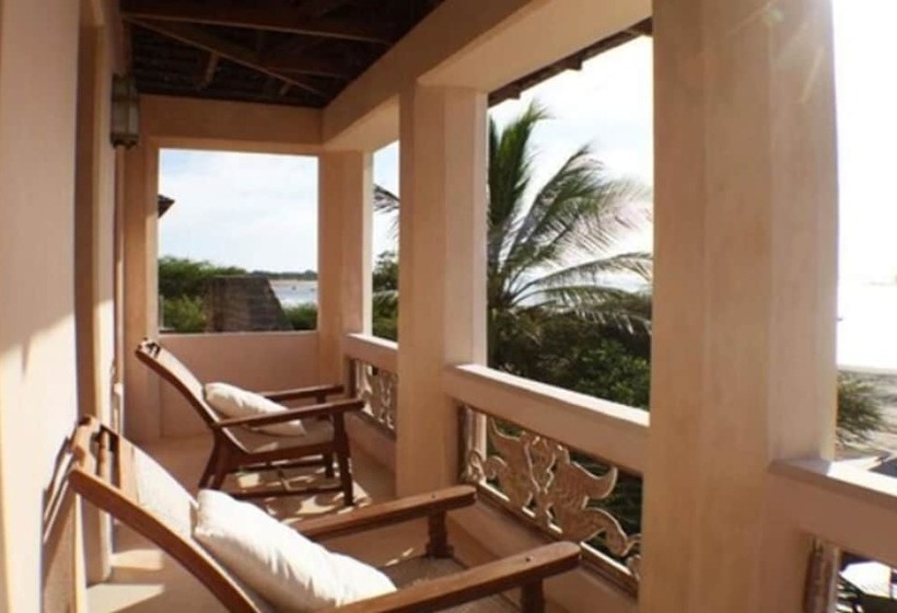 سوییت جونیور, The Majlis