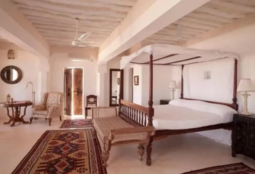 سوییت جونیور, The Majlis