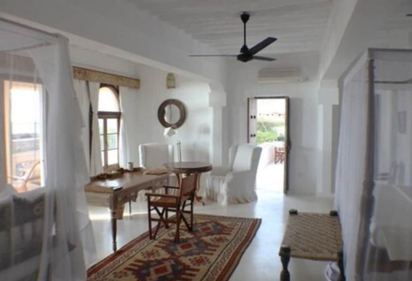 سوییت جونیور, The Majlis