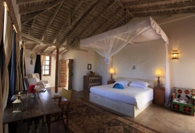 سوییت جونیور, The Majlis