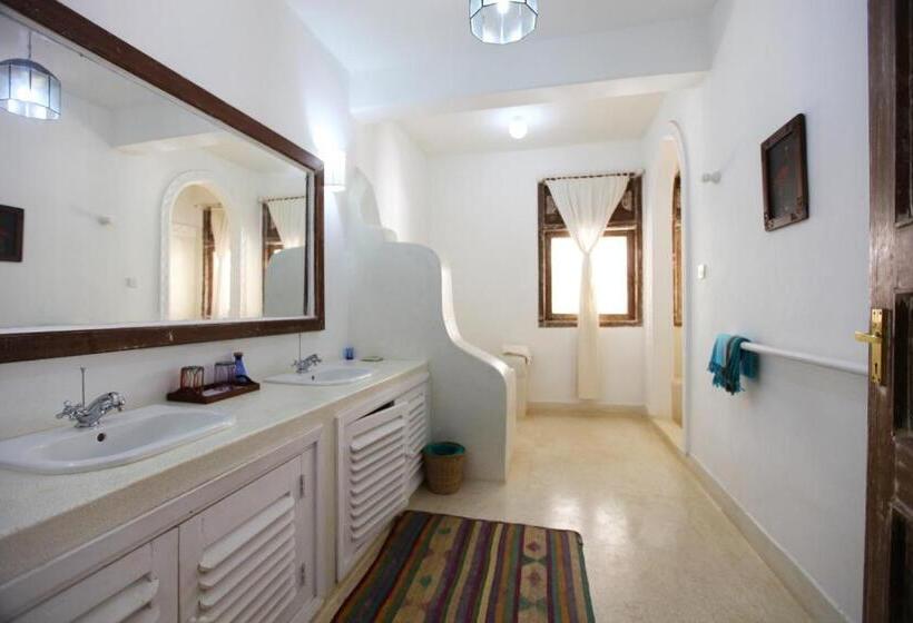 سوییت جونیور, The Majlis