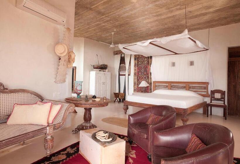 سوییت جونیور, The Majlis