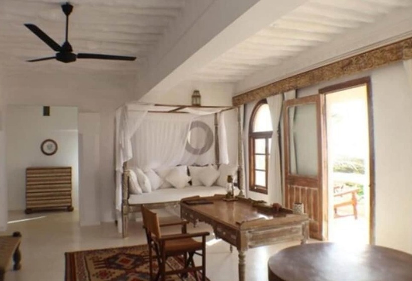 سوییت جونیور, The Majlis