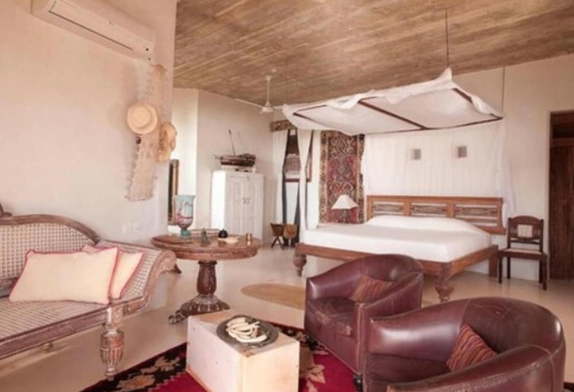 سوییت جونیور, The Majlis