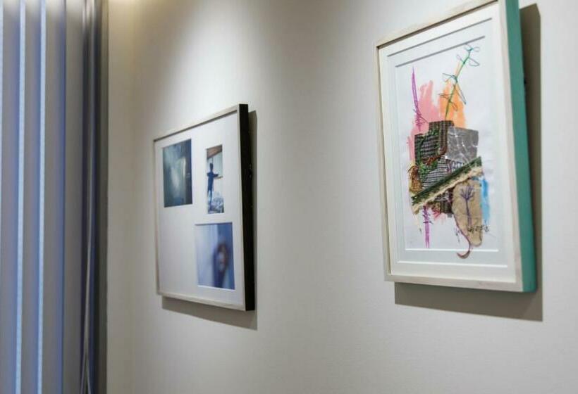 スイート, The Screen