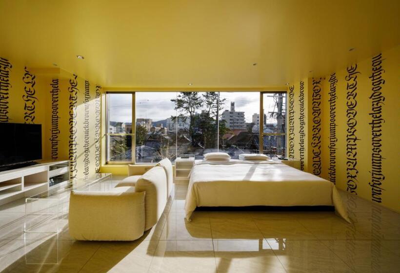 スイート, The Screen