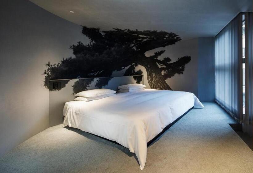 エクゼクティブスイート, The Screen