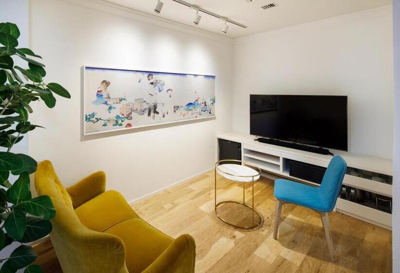 キングサイズベッドのスタンダードルーム, The Screen