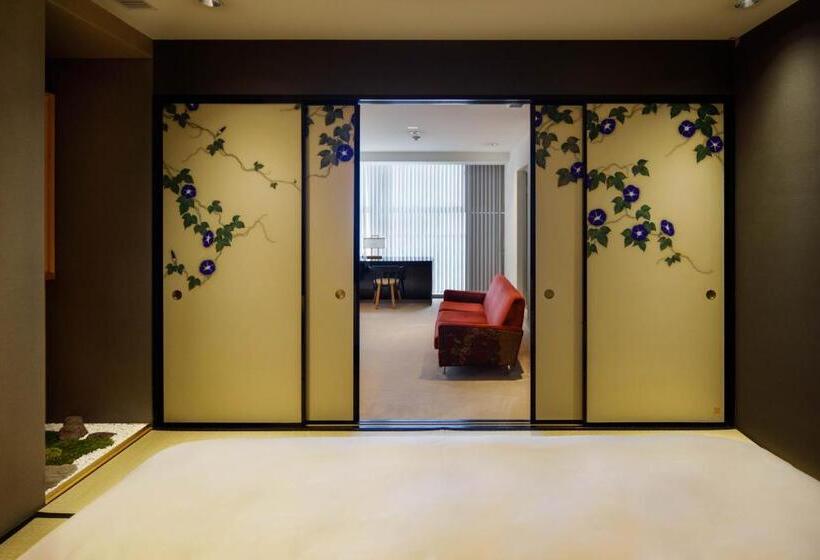 キングサイズベッドのスタンダードルーム, The Screen