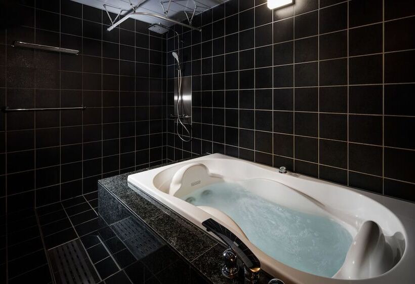 スイート, The Screen