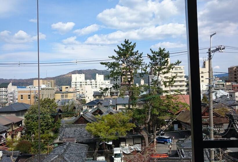 スタンダードルーム, The Screen