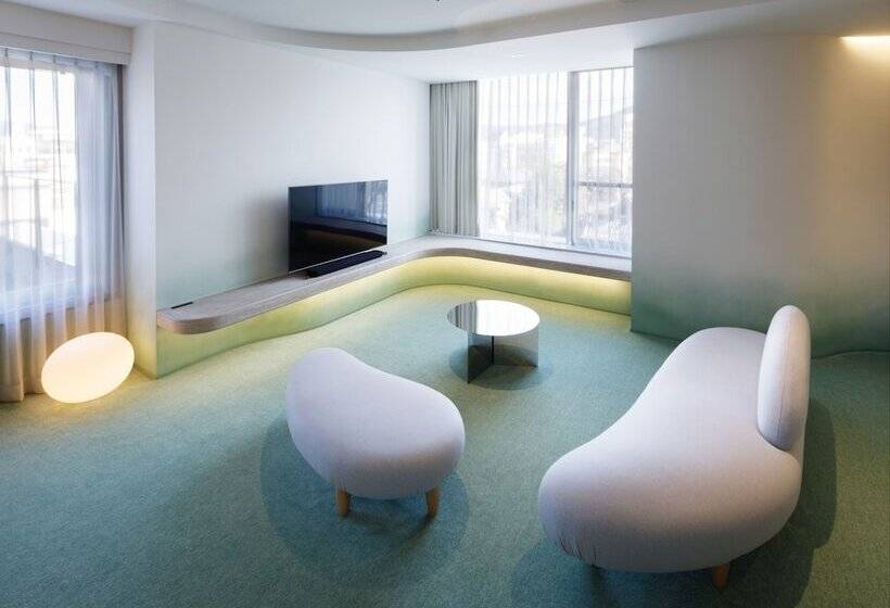 スタンダードルーム, The Screen