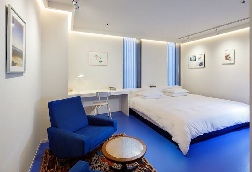 スタンダードルーム, The Screen