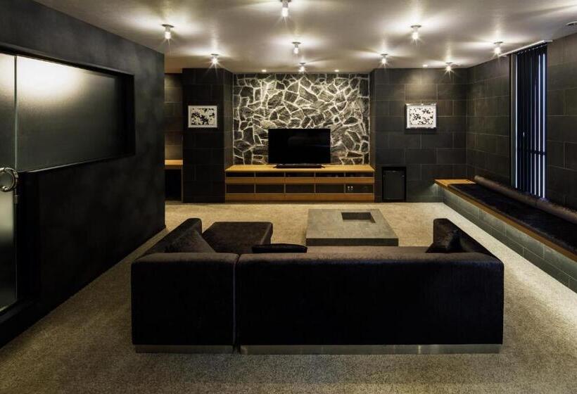 エクゼクティブスイート, The Screen