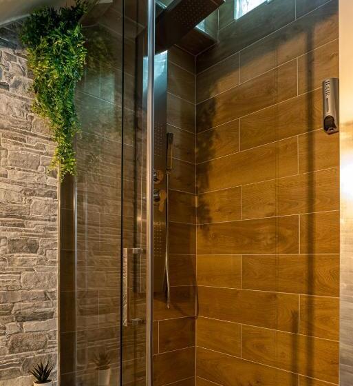 디럭스 룸 킹사이즈 침대, Notti Magiche