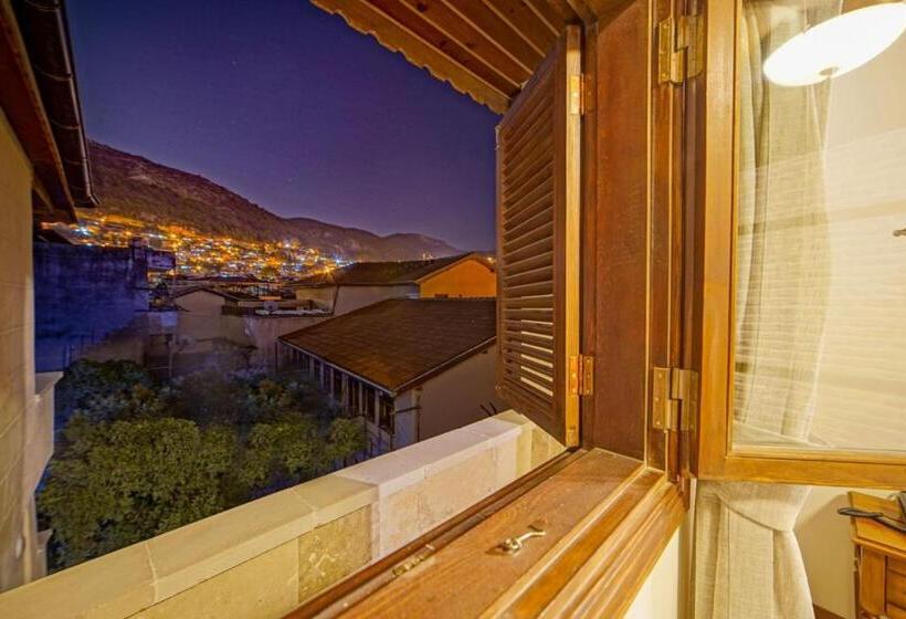 اتاق استاندارد با چشم‌انداز کوهستان, Sam Franss Boutique Otel