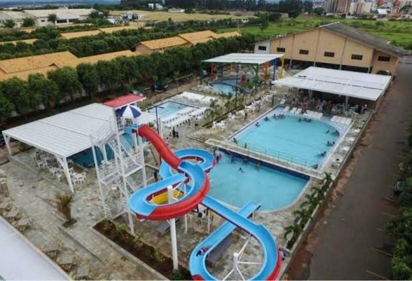 带1个卧室的公寓, Diroma Fiori Com 1 Suíte E Banheiro Social Extra