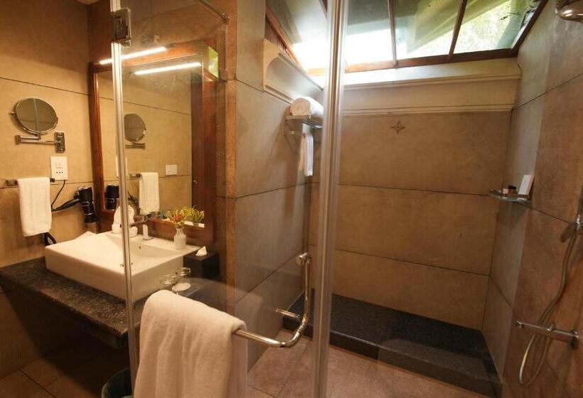 غرفة قياسية سرير كينج, Gokulam Grand Resort & Spa Kumarakom