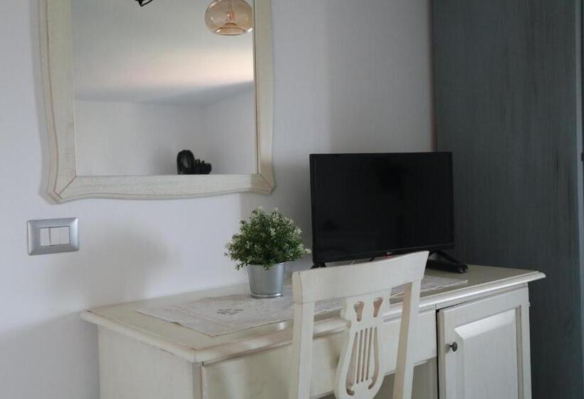 스탠다드 룸 킹사이즈 침대, B&b La Marinella