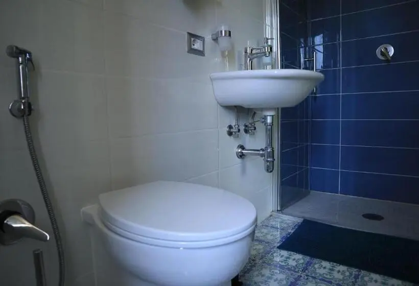 オーシャンビュースタンダードルーム, B&b La Marinella