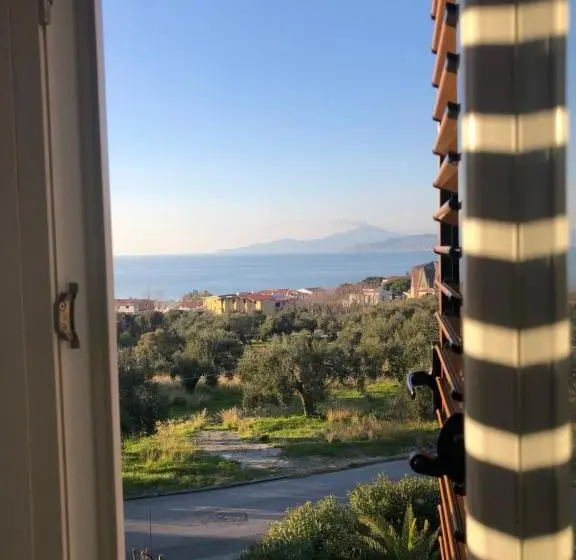 オーシャンビュースタンダードルーム, B&b La Marinella