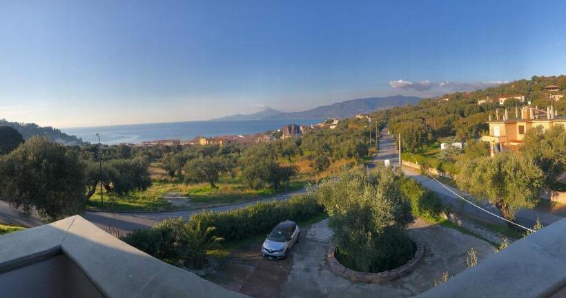 스탠다드 4인용 룸 바다전망, B&b La Marinella