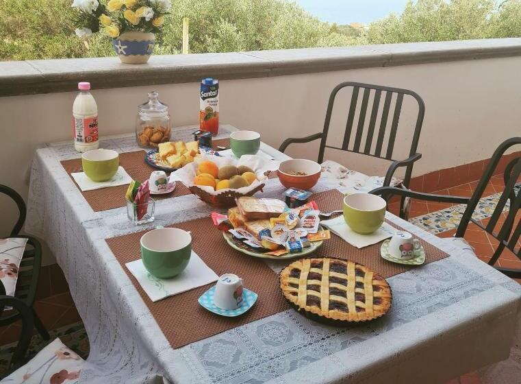 اتاق استاندارد چهار تخته با چشم‌انداز دریا, B&b La Marinella