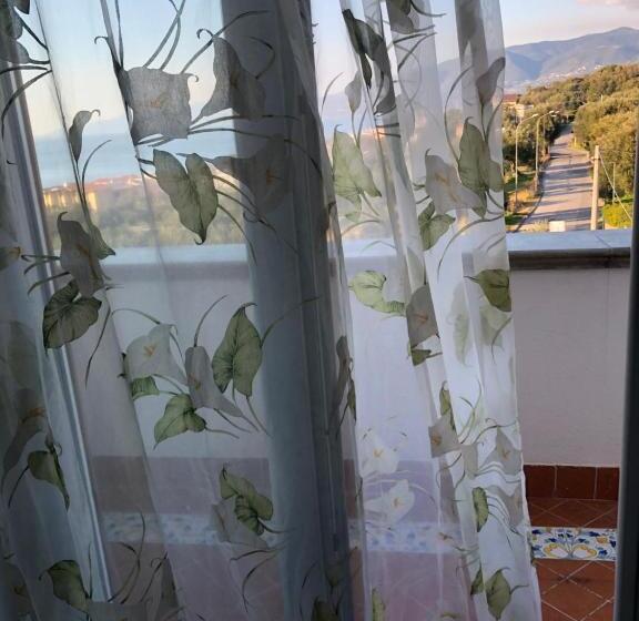 스탠다드 4인용 룸 바다전망, B&b La Marinella