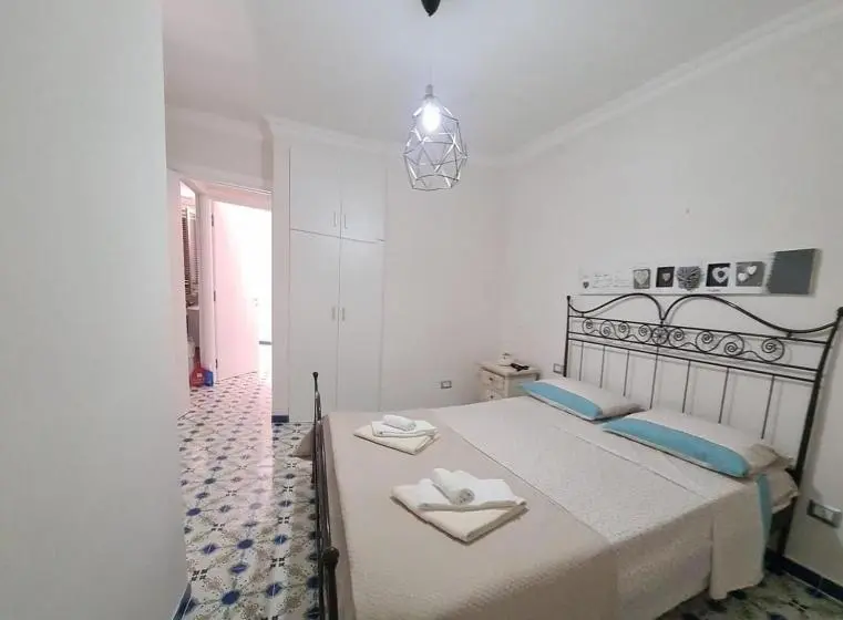 庭の見える１ベッドルームアパートメント, B&b La Marinella