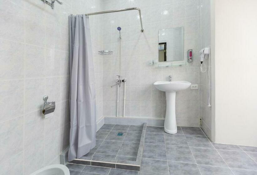 اتاق استاندارد سه نفره, Light