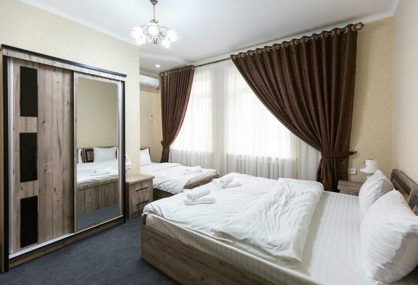 اتاق استاندارد سه نفره, Light