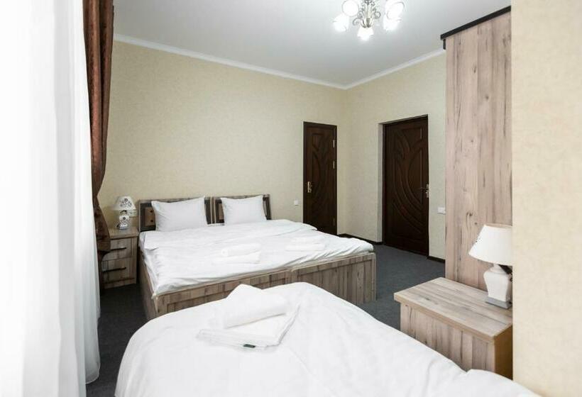 اتاق استاندارد سه نفره, Light