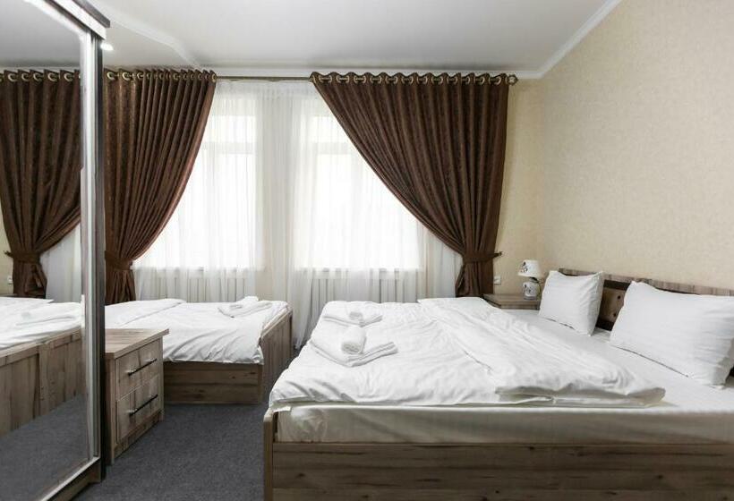 اتاق استاندارد سه نفره, Light