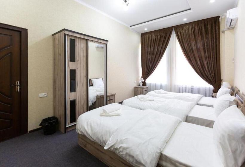 اتاق استاندارد سه نفره, Light