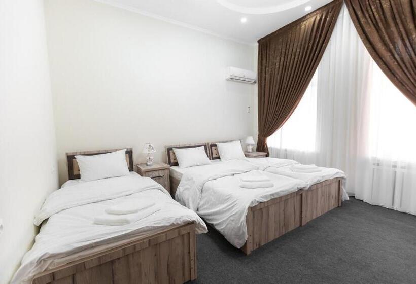 اتاق استاندارد سه نفره, Light