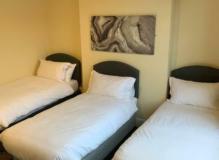 基本三人间, Royal Oak