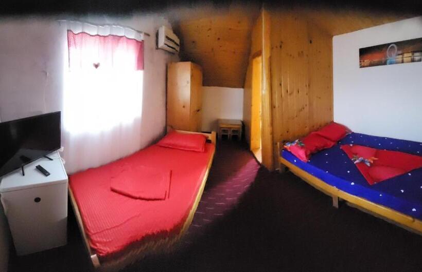 スタンダードトリプルルーム, Casa Philip Costinești, Acceptăm Vouchere De Vacanta