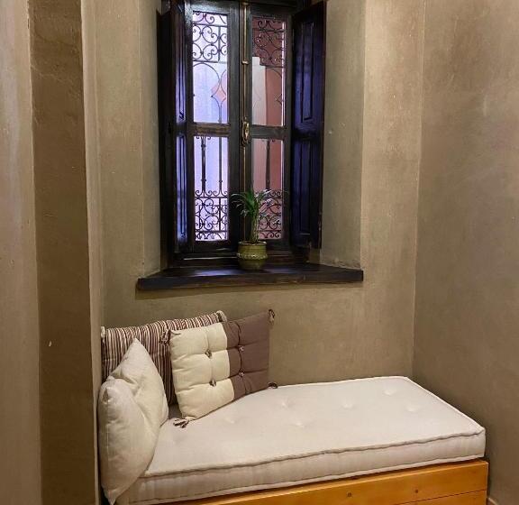 اتاق استاندارد برای معلولان, Kasbah Tamsna