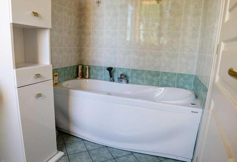 اتاق لوکس با چشمانداز باغ, Villaincanto