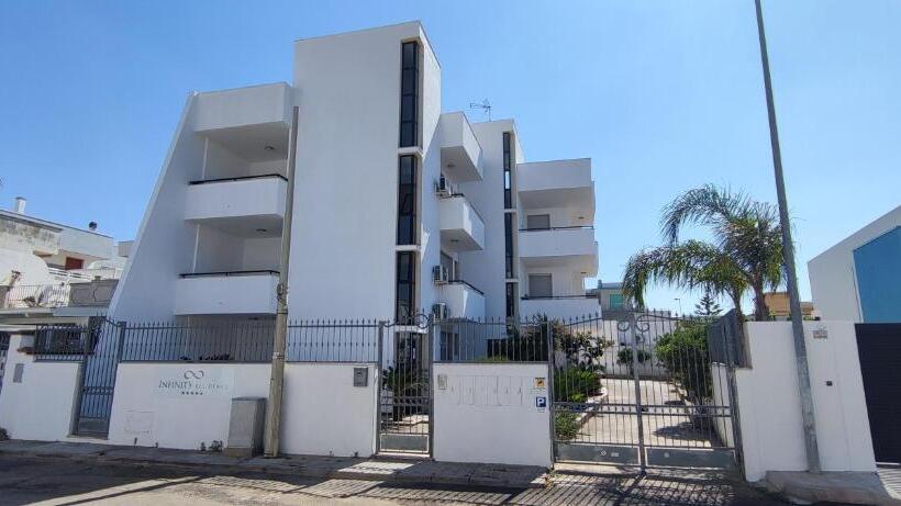 标准工作室带阳台, Infinity Residence Con Parcheggio