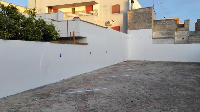 标准工作室, Infinity Residence Con Parcheggio