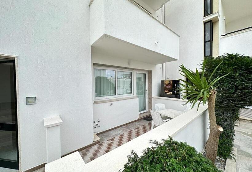 带花园景观的标准工作室, Infinity Residence Con Parcheggio