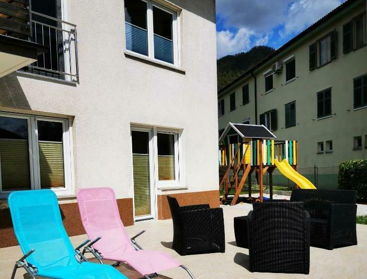 اتاق خانوادگی, Apartment And Room Anica