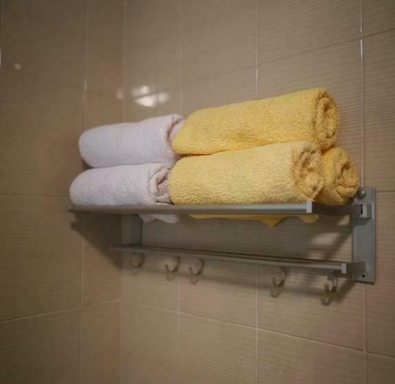 اتاق خانوادگی, Apartment And Room Anica