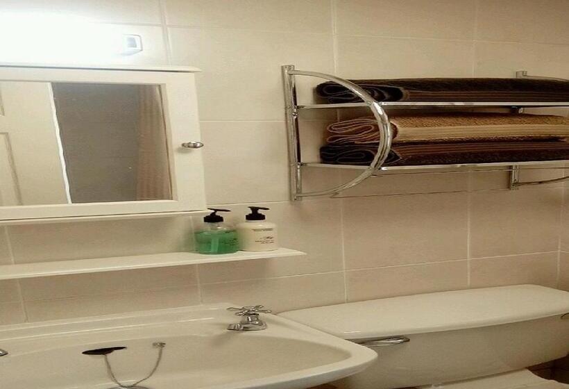 家庭房带园景, Number One Guesthouse