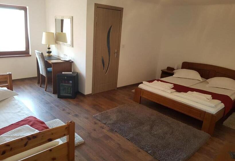 غرفة قياسية ثلاثية, Casa Irinella