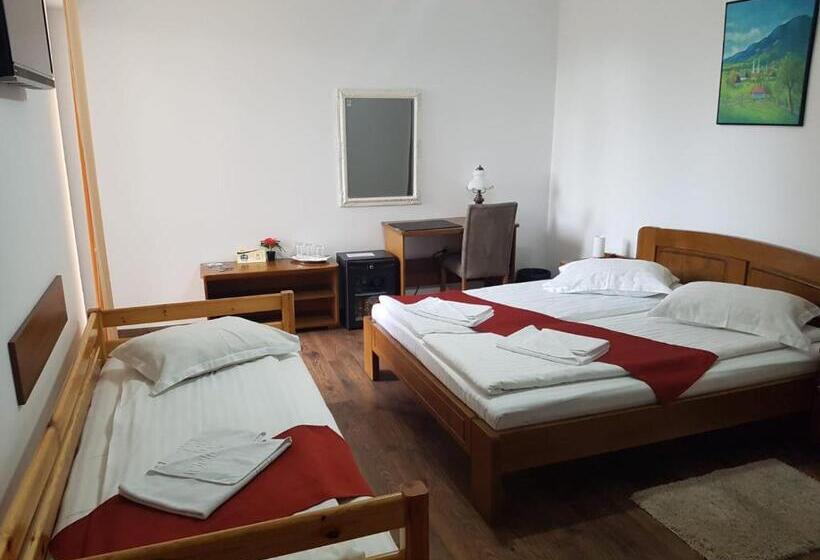 غرفة قياسية ثلاثية, Casa Irinella