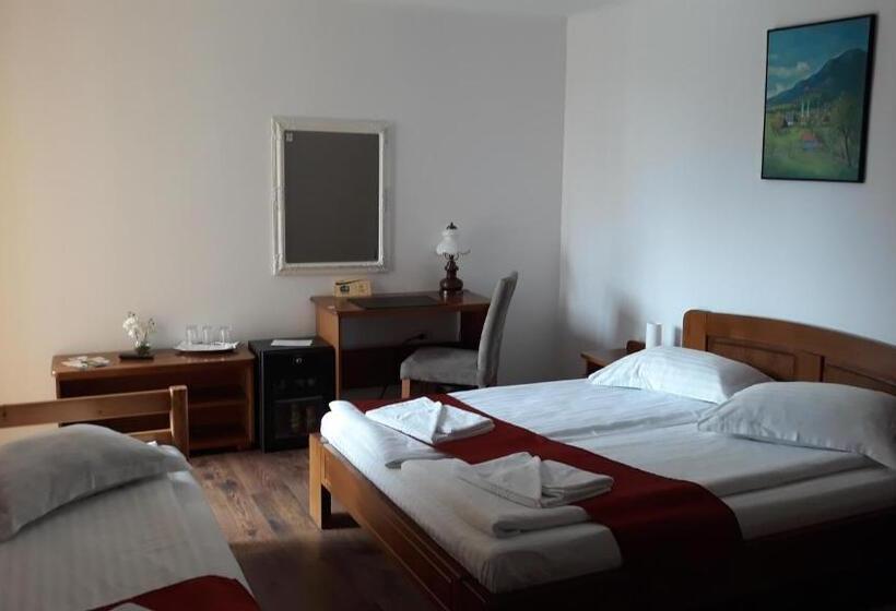 غرفة قياسية ثلاثية, Casa Irinella