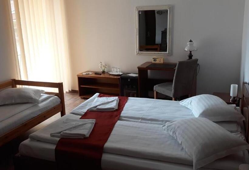 غرفة قياسية ثلاثية, Casa Irinella