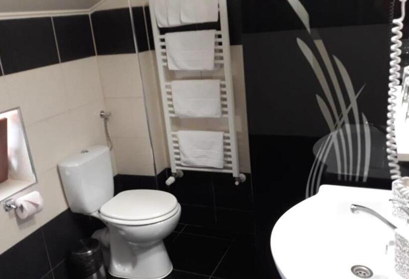 غرفة قياسية ثلاثية, Casa Irinella